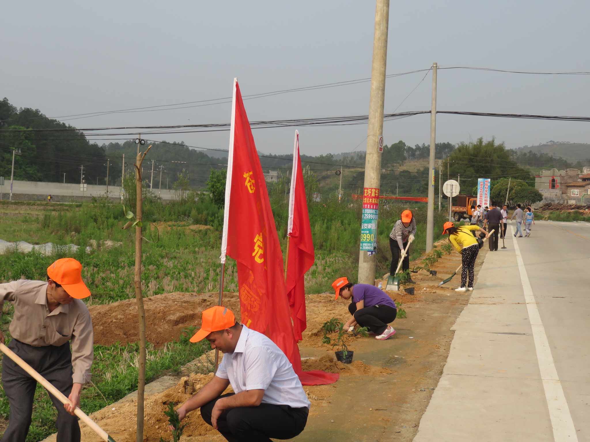 3月19日，龍圩區(qū)人民政府麥用潤副區(qū)長、大坡鎮(zhèn)政府鐘柱海書記、桂東公路管理局陳志武書記、蒼梧公路管理局樂金梅局長等領(lǐng)導(dǎo)與