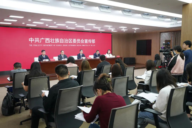忠誠黨的事業(yè)，竭誠服務(wù)職工，當(dāng)好黨聯(lián)系職工群眾的橋梁和紐帶新聞發(fā)布會(huì)在邕舉行