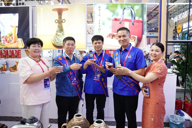 梧茶飄香展魅力，技能創(chuàng)新眾人捧丨梧州六堡茶亮相第二屆大國工匠創(chuàng)新交流大會